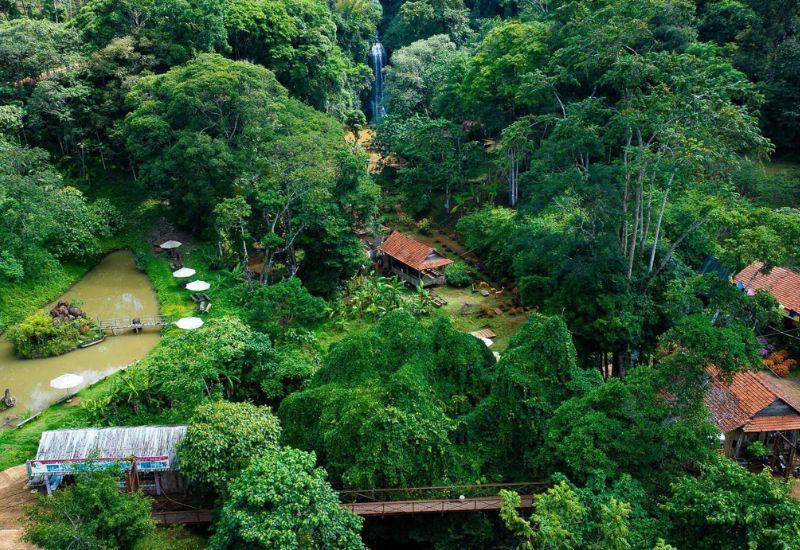 Toàn cảnh khu du lịch thác Pa Sỹ giữa núi rừng